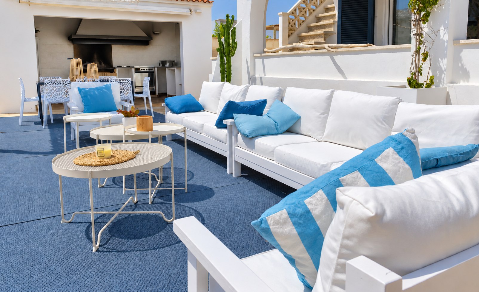 The outdoor lounge